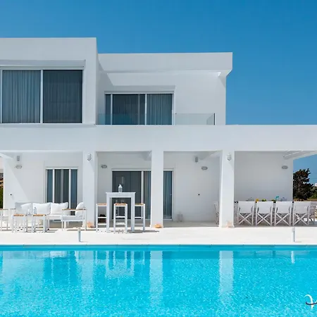 Maria & Nada Beachfront וילה קולימביה