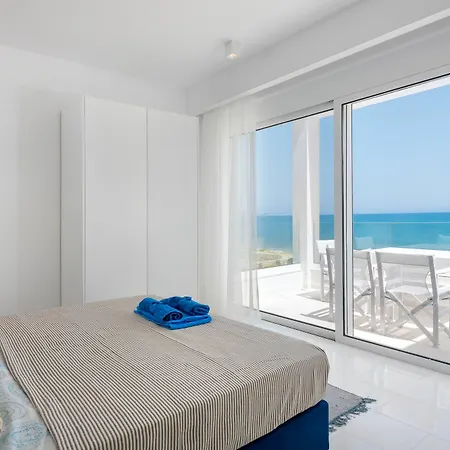 Maria & Nada Beachfront וילה *
